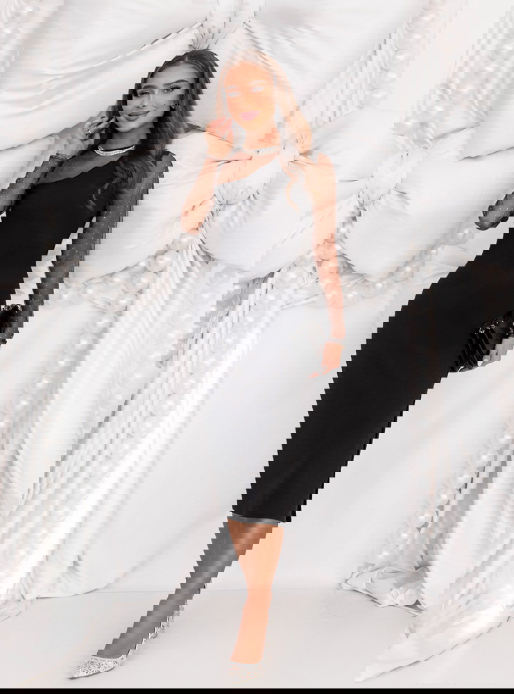 Czarna dopasowana sukienka świąteczna...