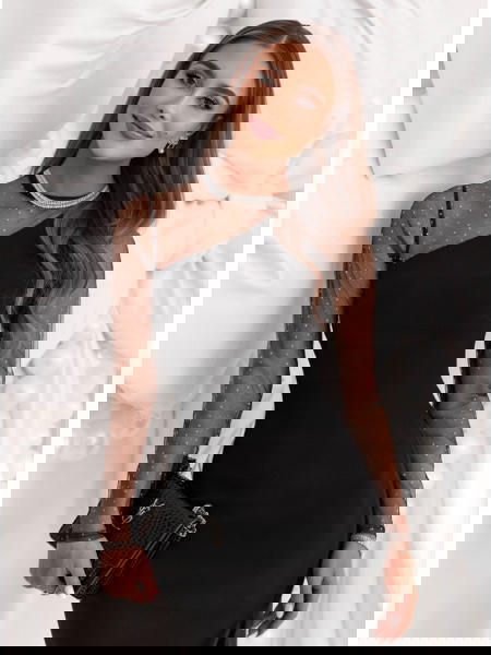 Czarna dopasowana sukienka... 2