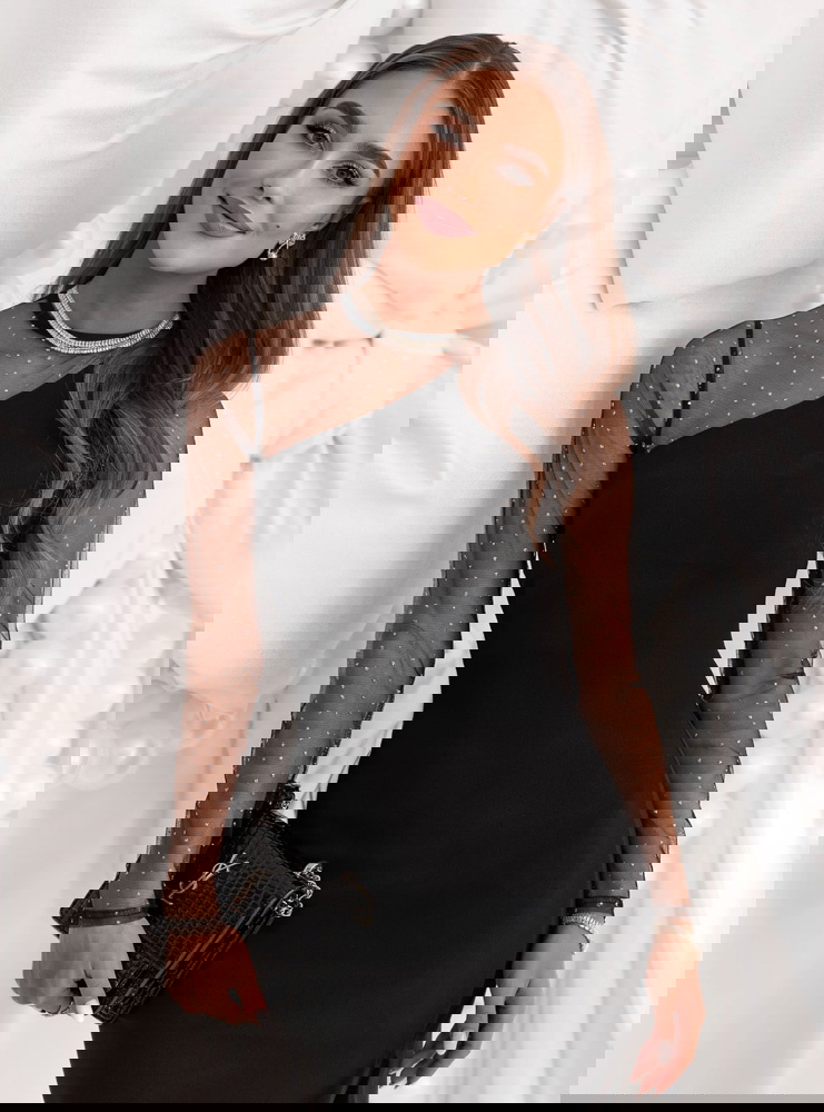 Czarna dopasowana sukienka świąteczna...