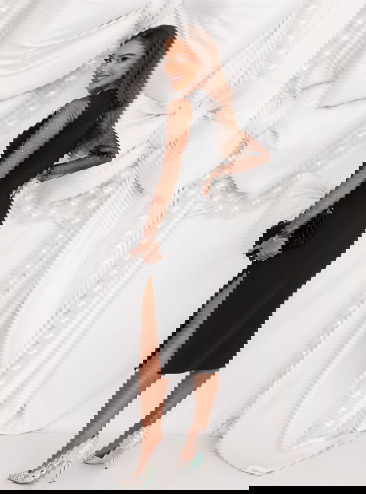 Czarna dopasowana sukienka świąteczna...