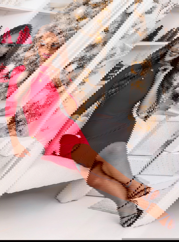 Malinowa dopasowana świąteczna...