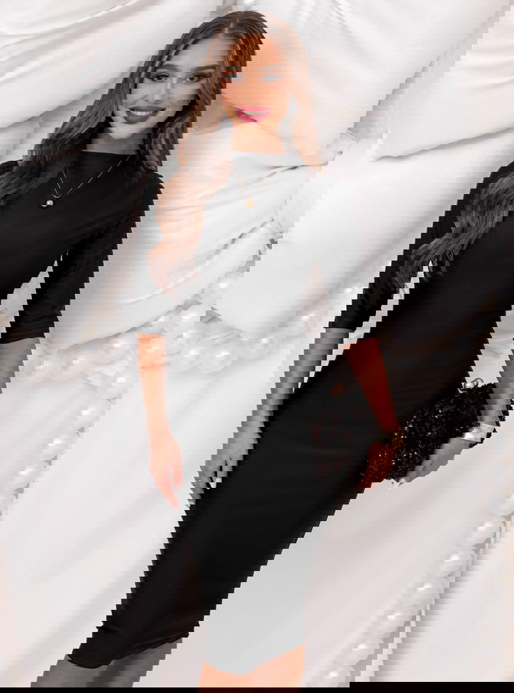 Czarna dopasowana świąteczna sukienka...