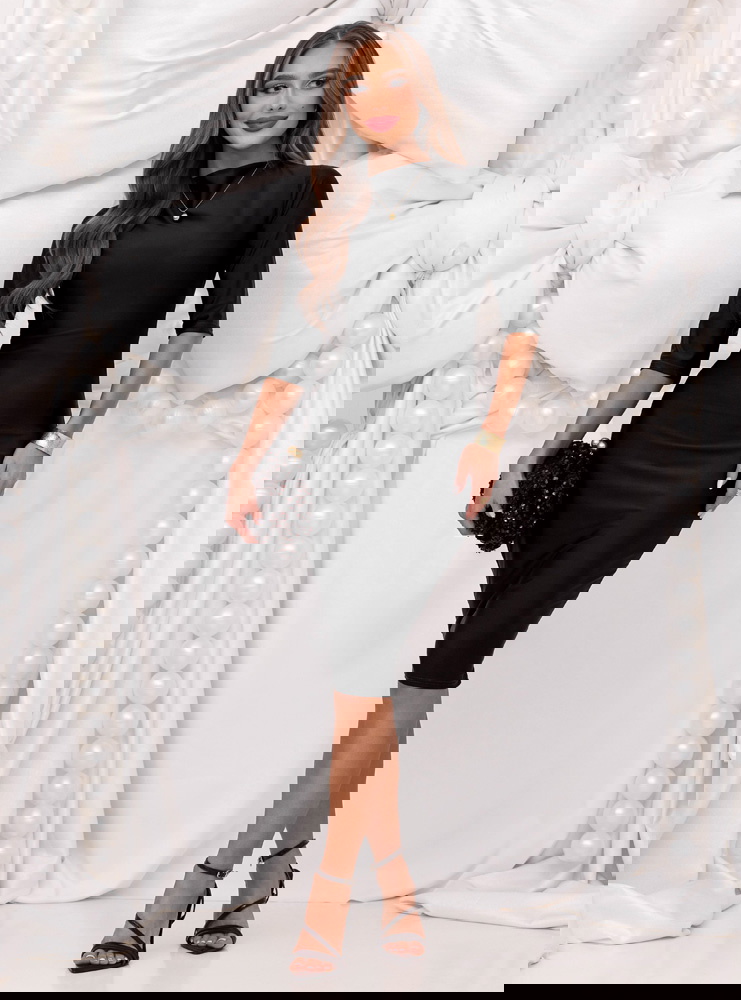 Czarna dopasowana świąteczna sukienka...