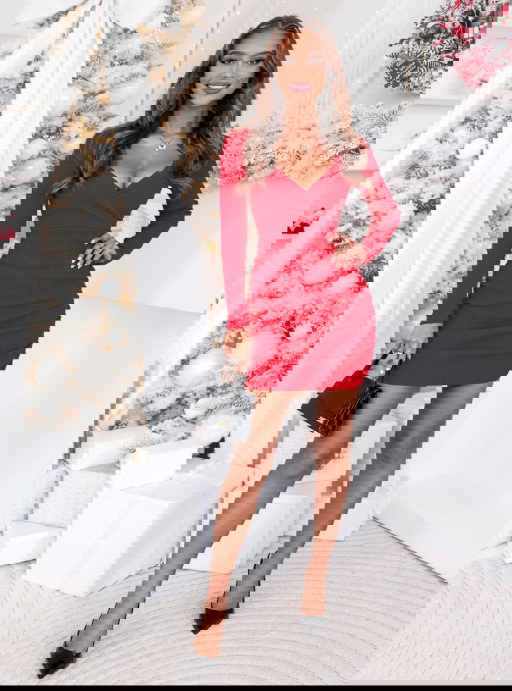 Malinowa prążkowana sukienka na...