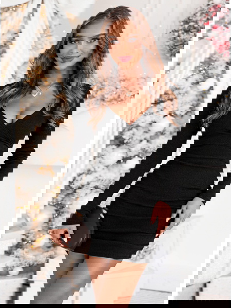 Czarna prążkowana sukienka...