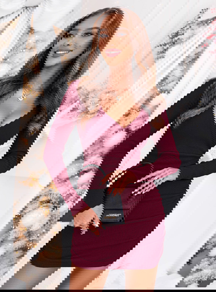 Bordowa prążkowana sukienka na święta...