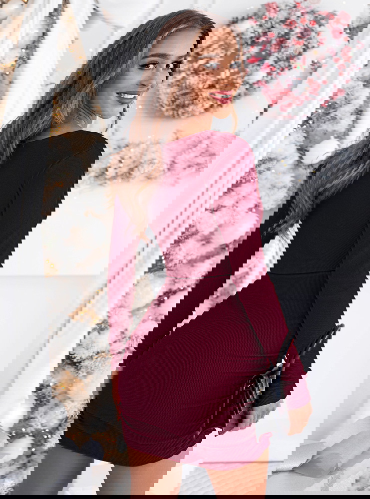 Bordowa prążkowana sukienka na święta...