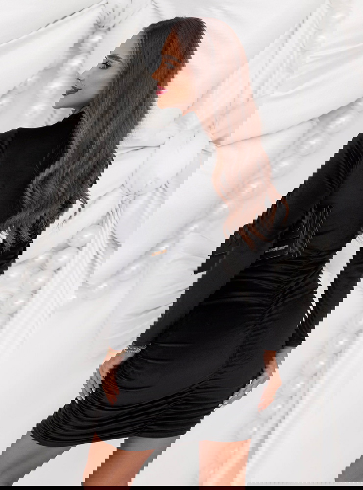 Czarna welurowa świąteczna sukienka z...