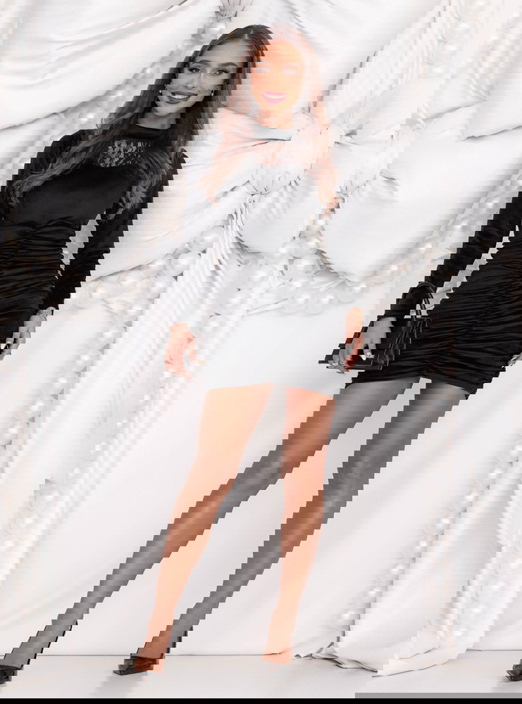 Czarna welurowa świąteczna sukienka z...