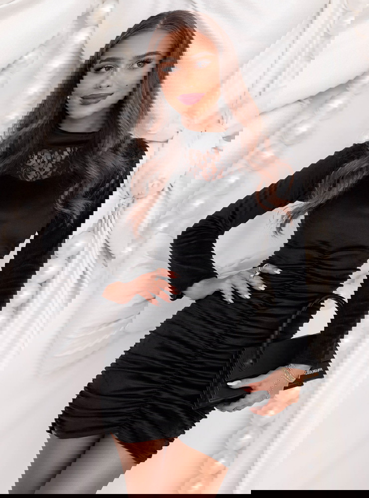 Czarna welurowa świąteczna sukienka z...