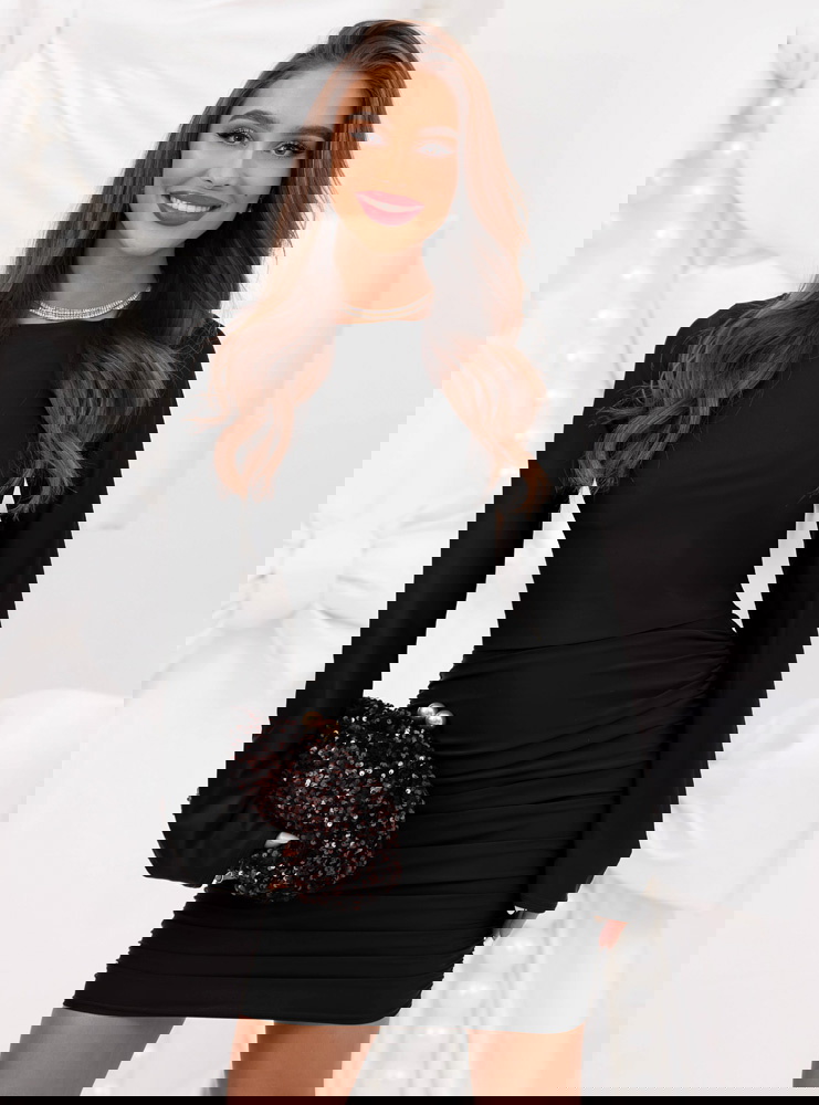 Czarna świąteczna dopasowana sukienka...