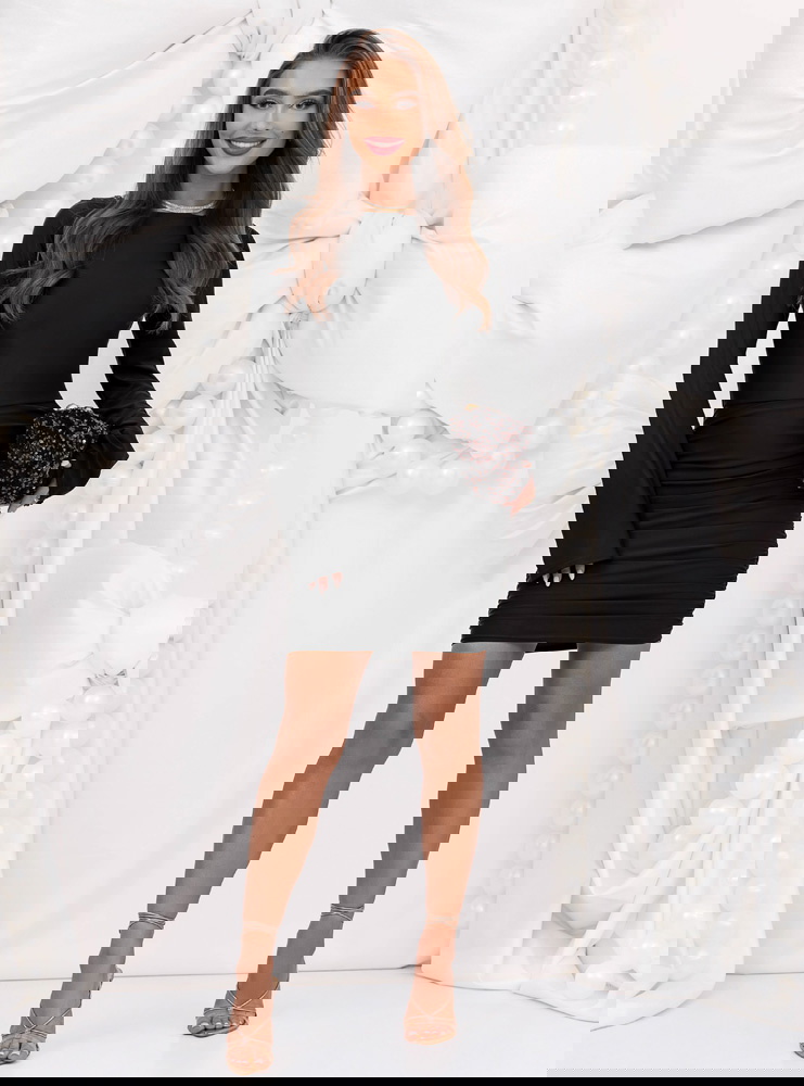 Czarna świąteczna dopasowana sukienka...