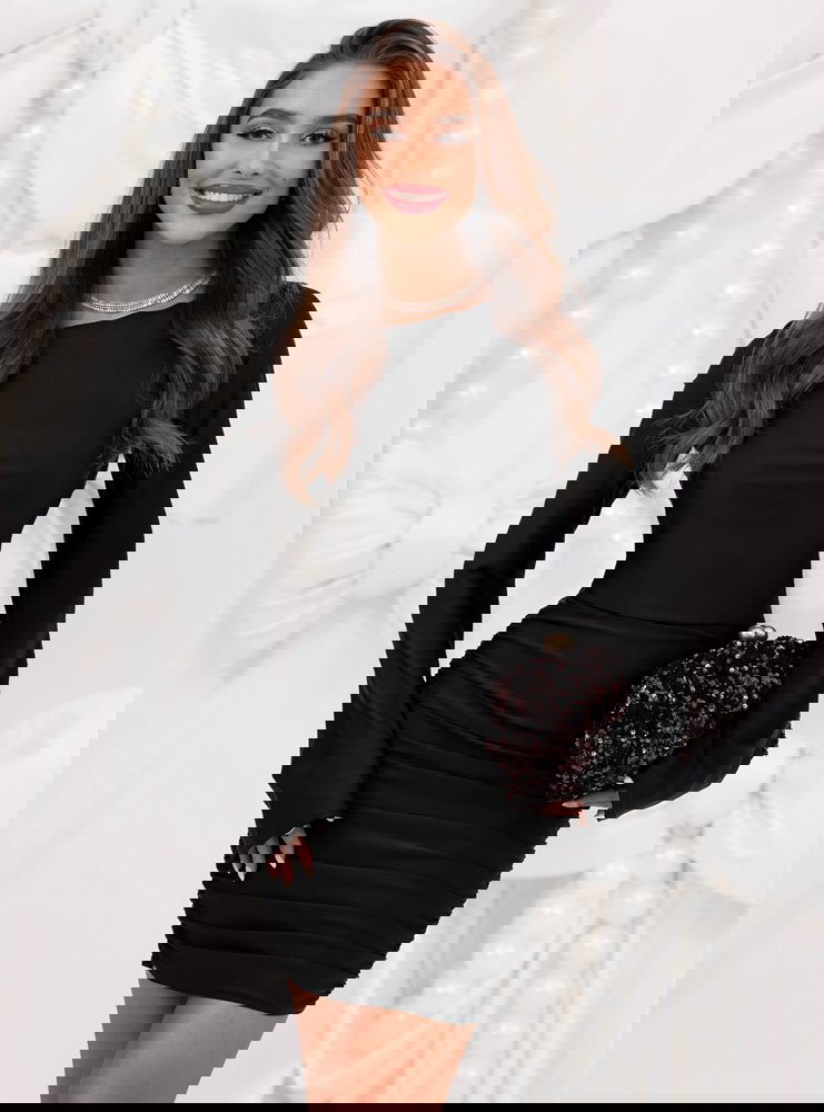 Czarna świąteczna dopasowana sukienka...