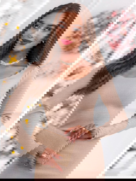 Beżowa prążkowana...