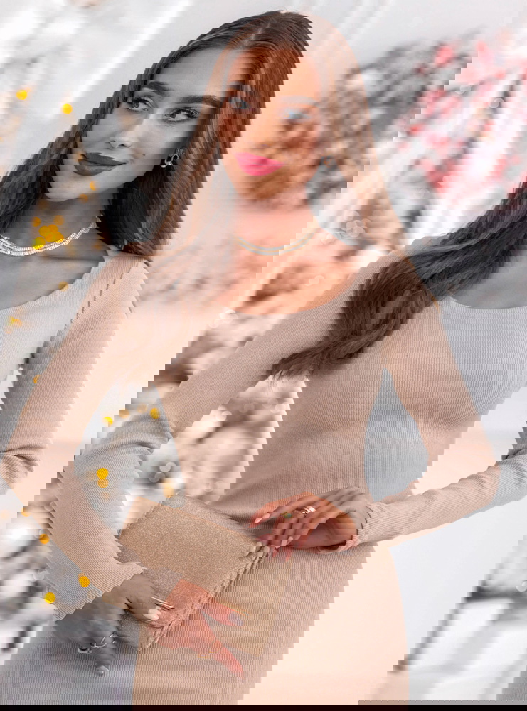 Beżowa prążkowana dopasowana...