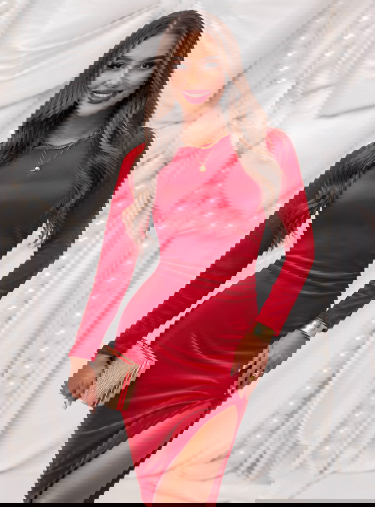 Malinowa welurowa dopasowana sukienka...