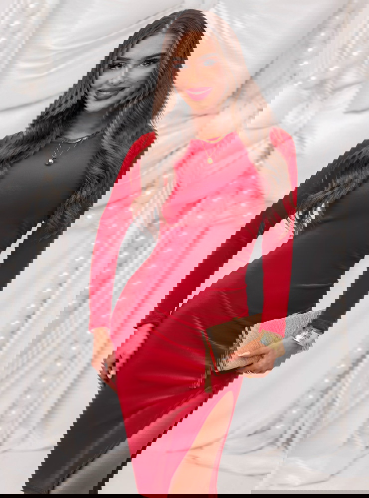 Malinowa welurowa dopasowana sukienka...