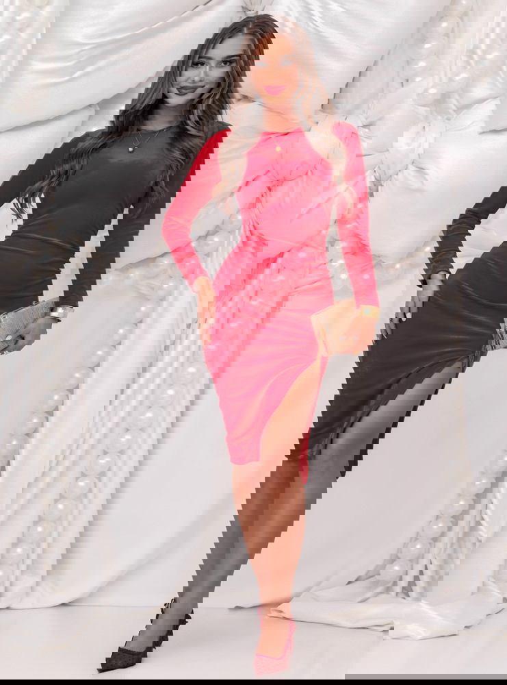 Malinowa welurowa dopasowana sukienka...