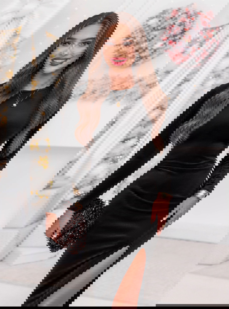 Czarna welurowa dopasowana sukienka z...