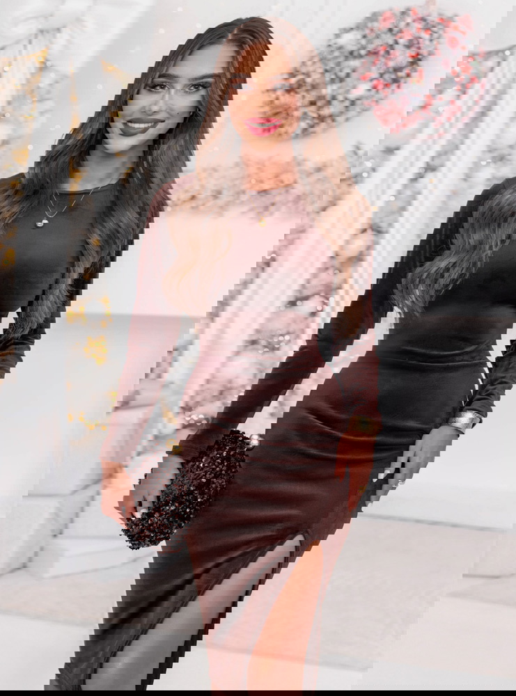 Czekoladowa welurowa dopasowana...