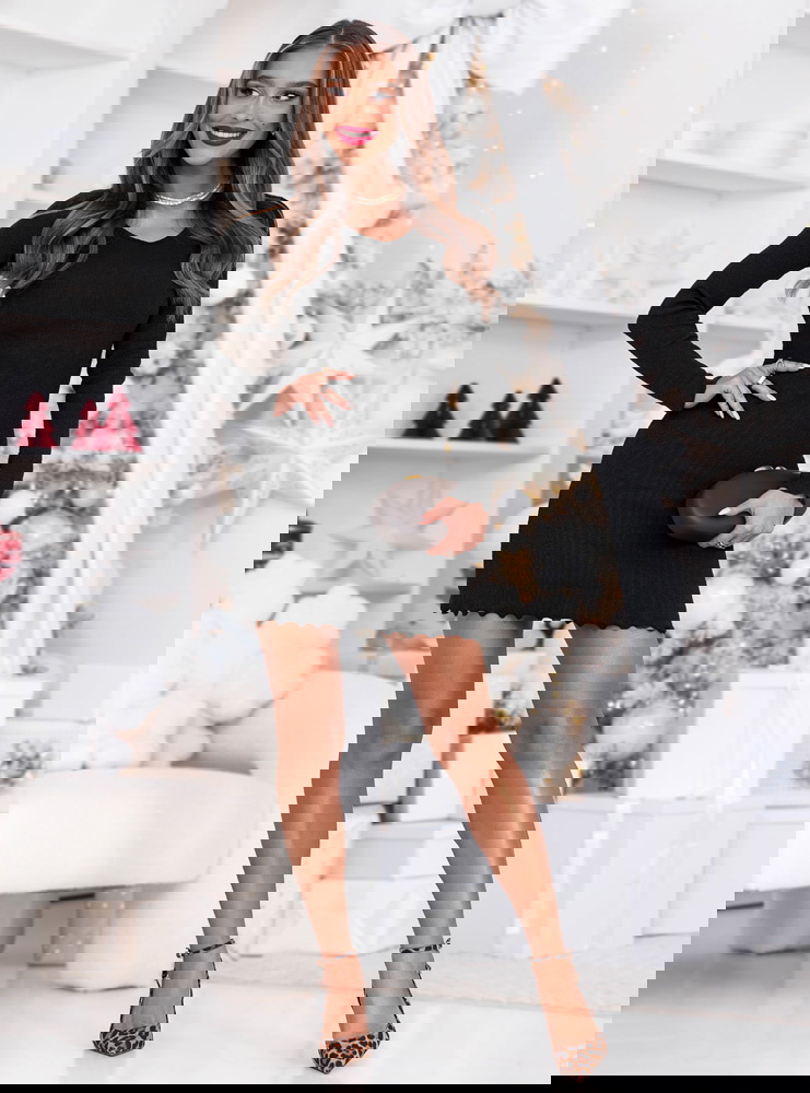 Czarna prążkowana dopasowana sukienka...