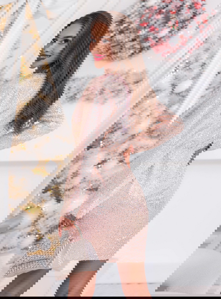 Pudrowa cekinowa sukienka świąteczna...