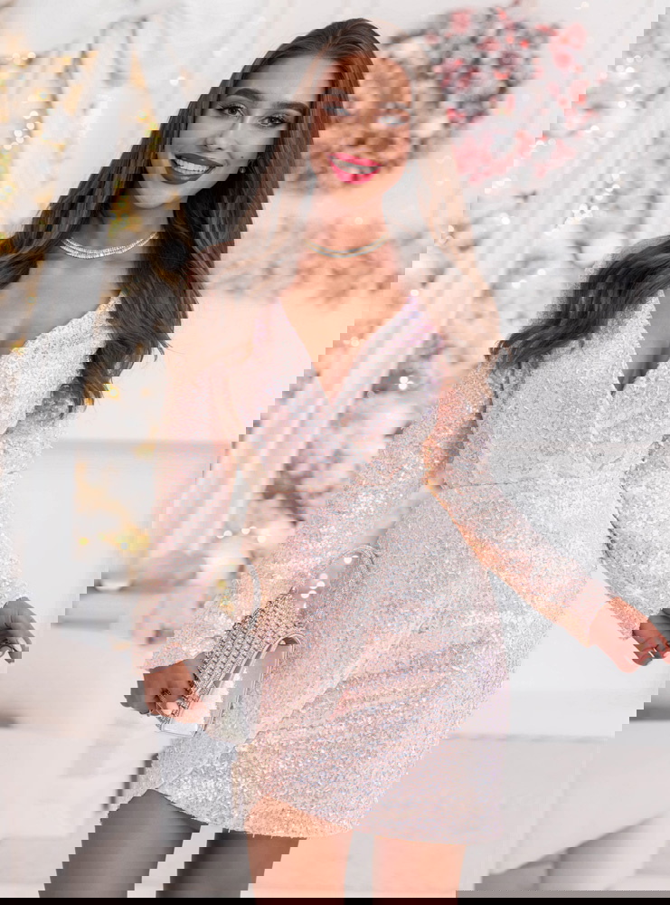 Pudrowa cekinowa sukienka świąteczna...