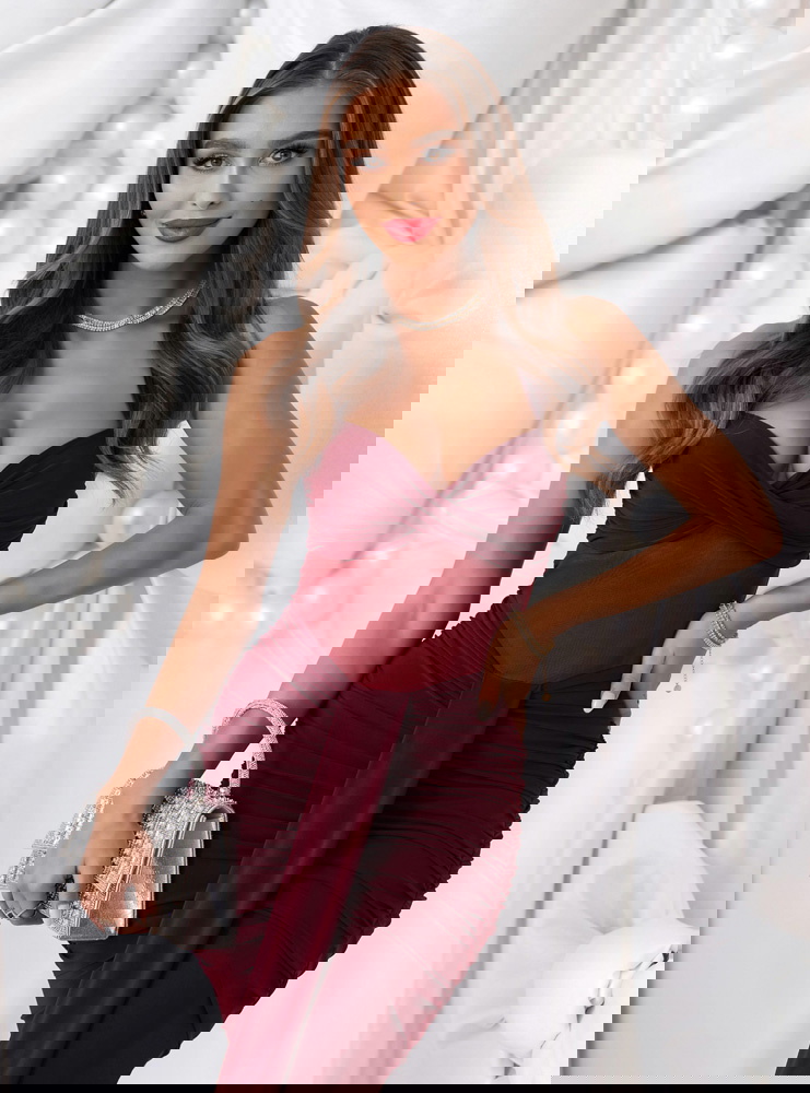 Bordowa długa sukienka na święta z...