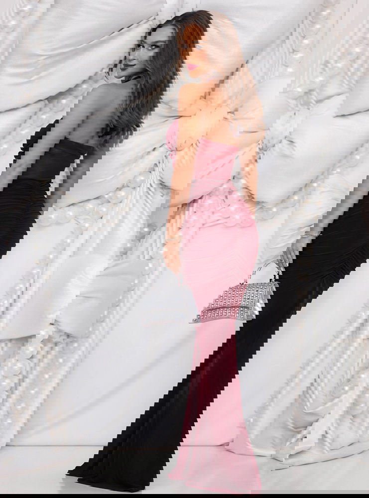 Bordowa długa sukienka na święta z...