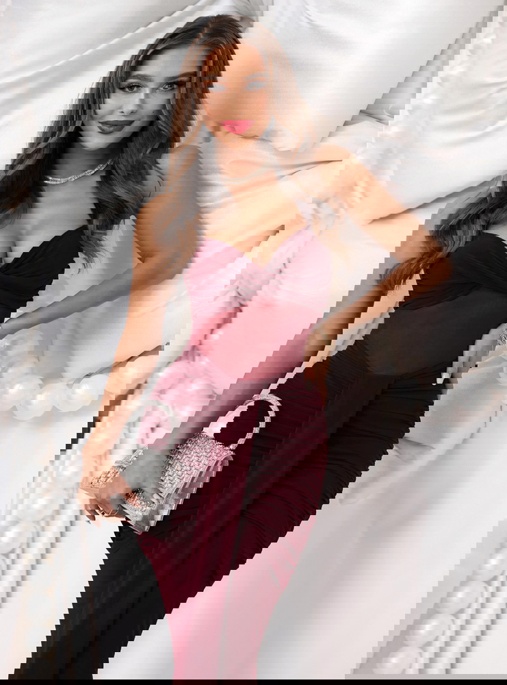 Bordowa długa sukienka na święta z...