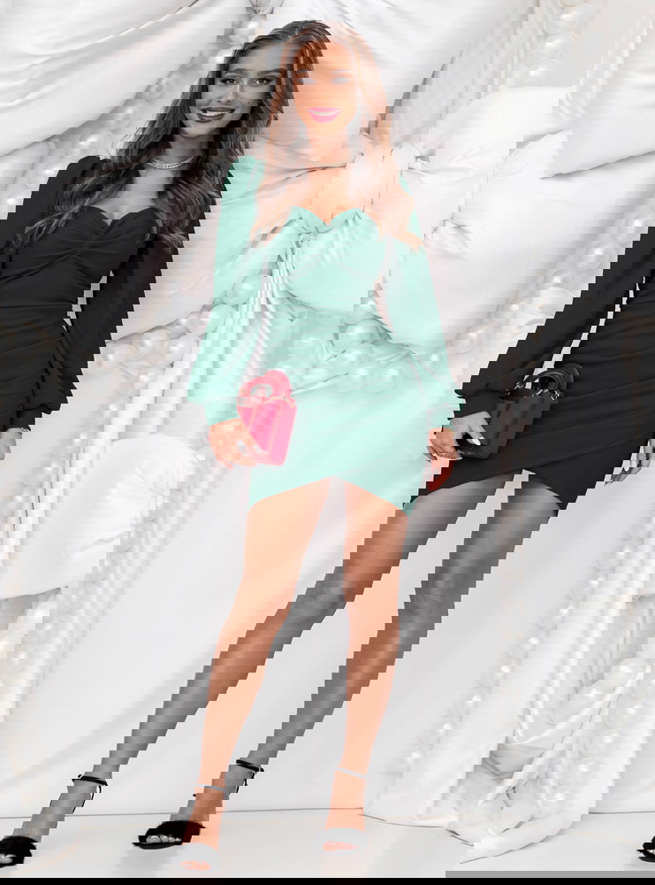 Sukienka na święta z dekoltem w serce...