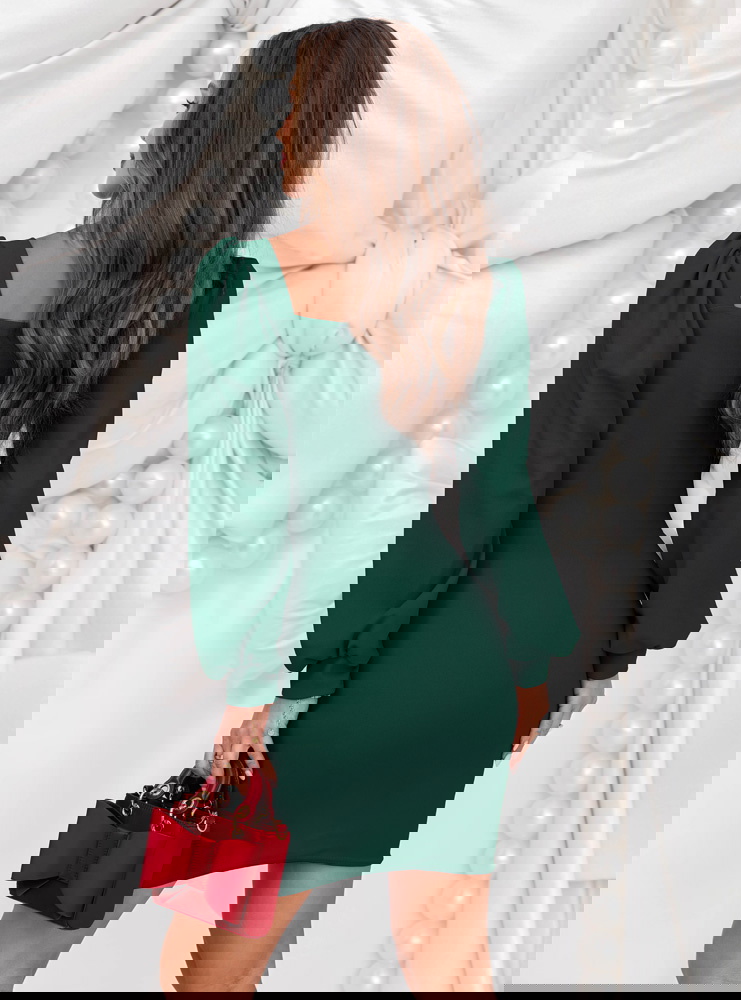 Sukienka na święta z dekoltem w serce...