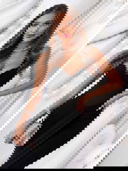 Czarna długa sukienka na... 2