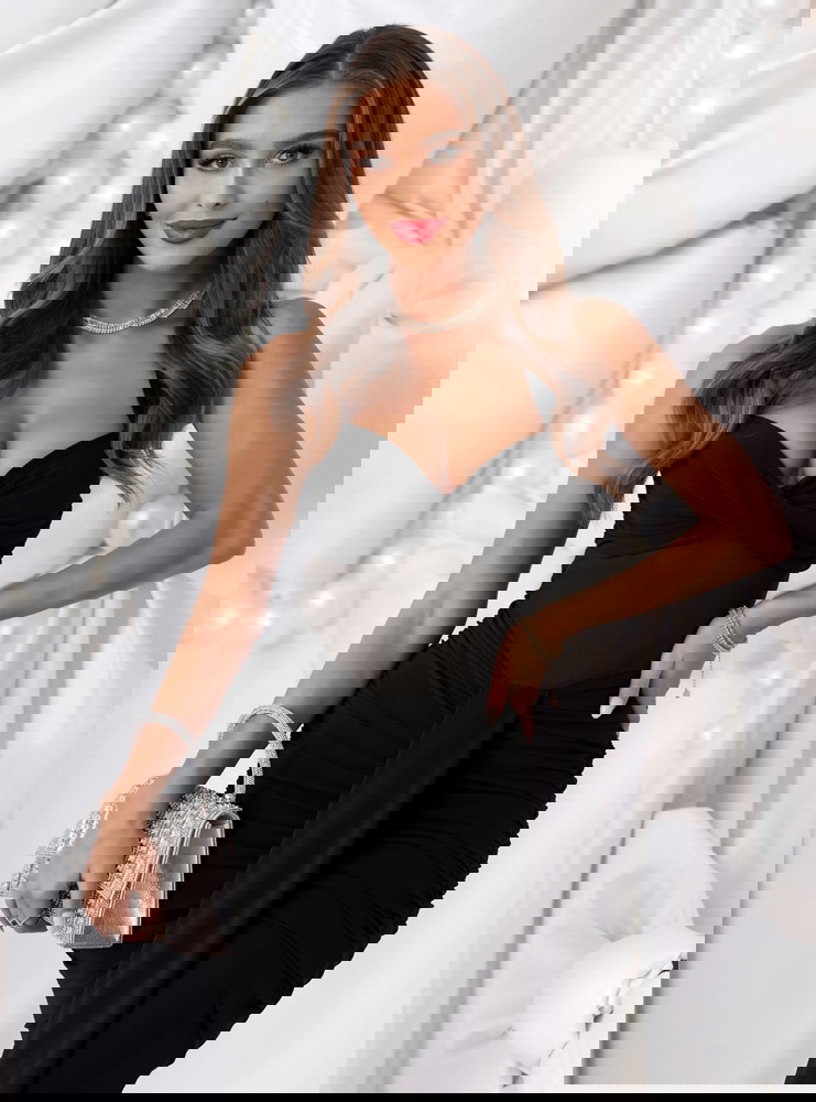 Czarna długa sukienka na święta z...