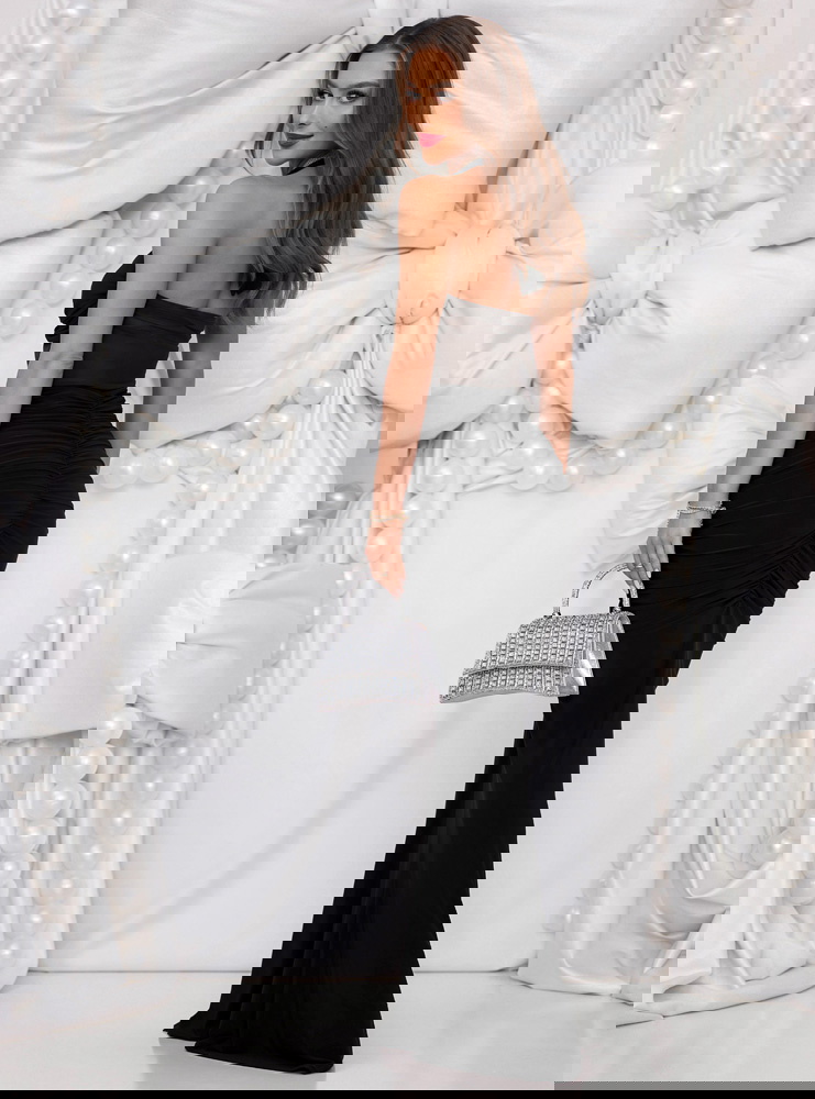 Czarna długa sukienka na święta z...