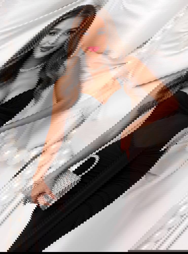 Czarna długa sukienka na święta z...