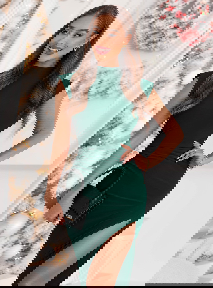 Dopasowana świąteczna sukienka z...