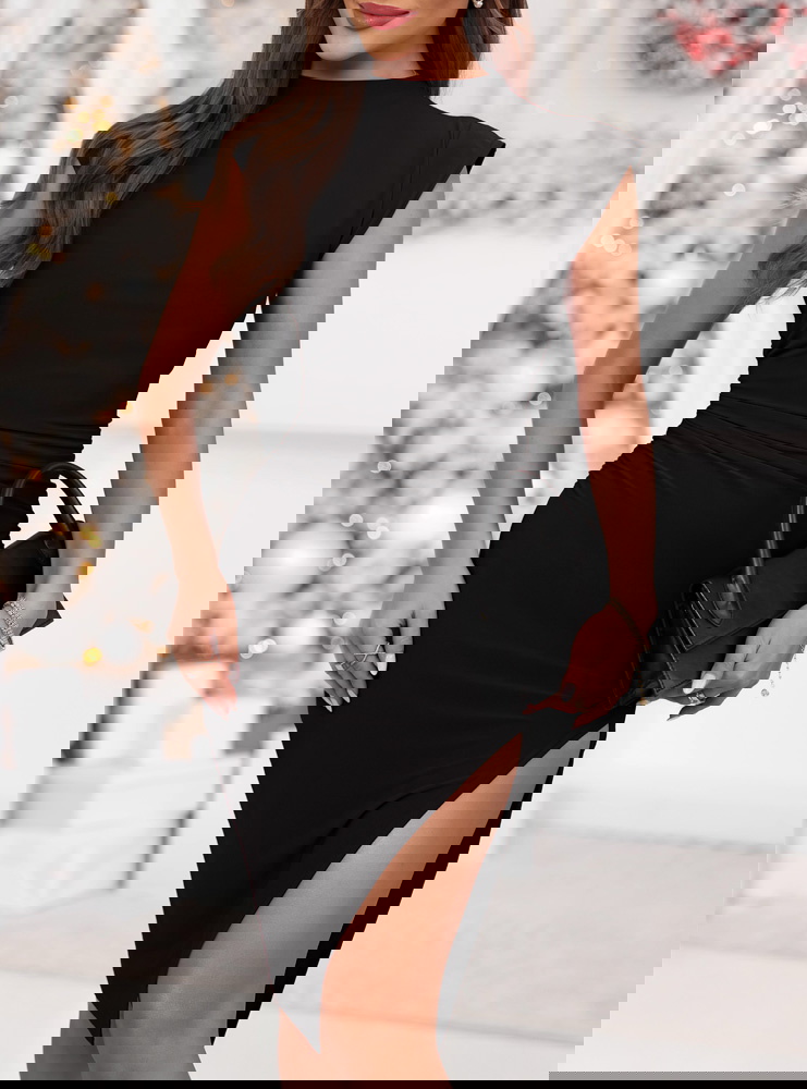 Czarna dopasowana świąteczna sukienka...