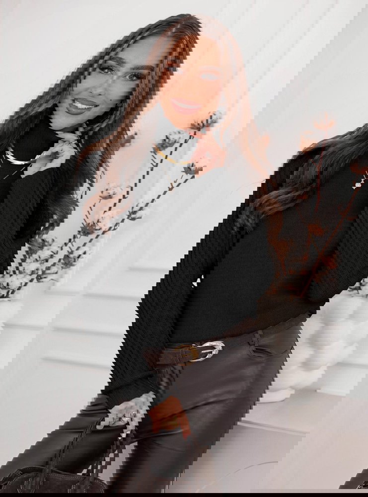 Czarny sweter z golfem Delonnee