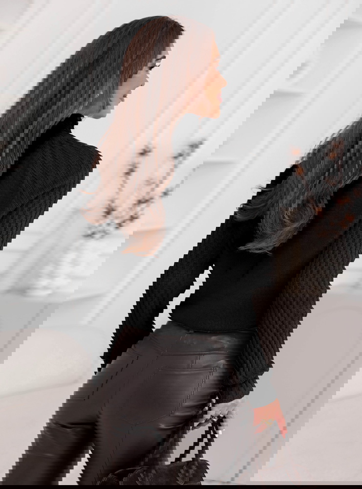 Czarny sweter z golfem Delonnee