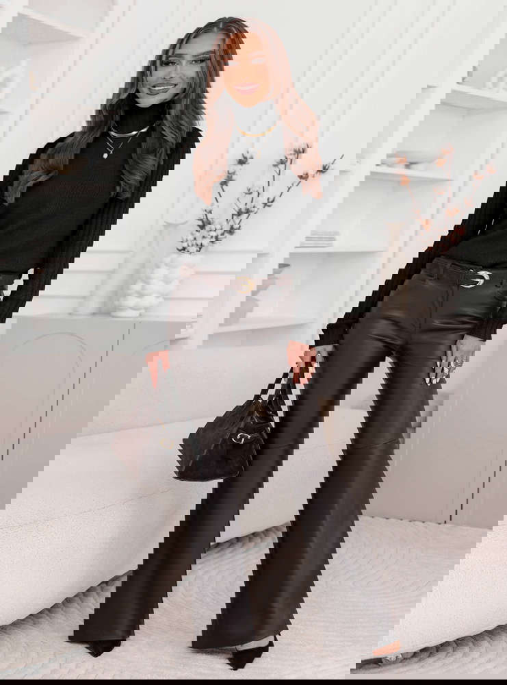 Czarny sweter z golfem Delonnee