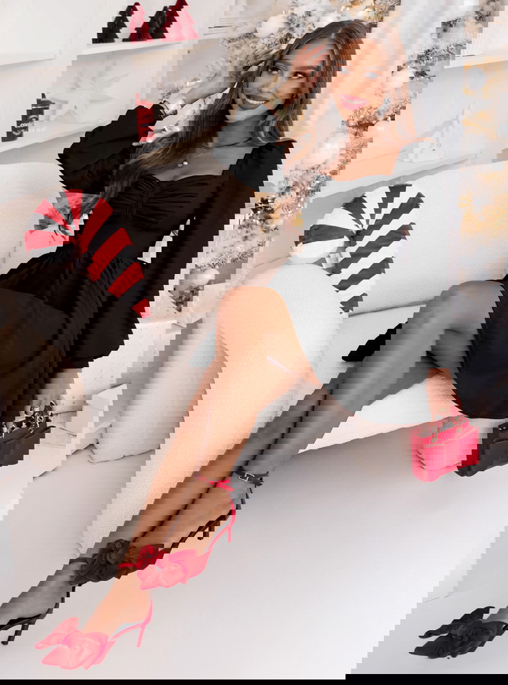 Czarna rozkloszowana świąteczna...