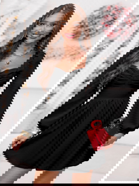 Czarna rozkloszowana...