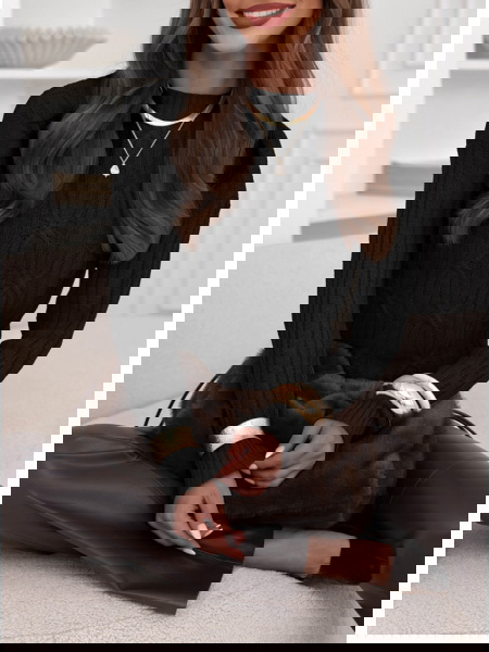 Czarny dzianinowy sweter z...