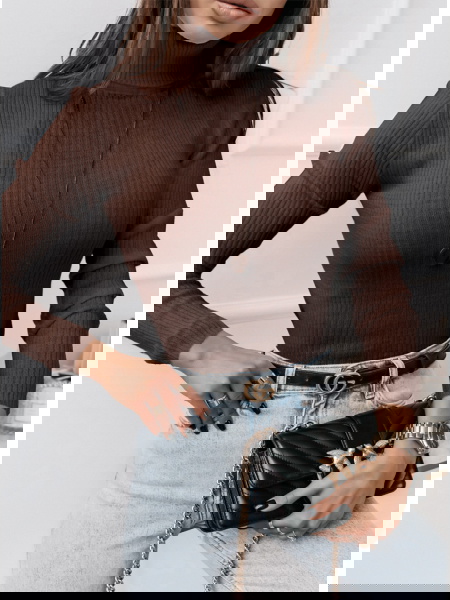 Sweter prążkowany z golfem...