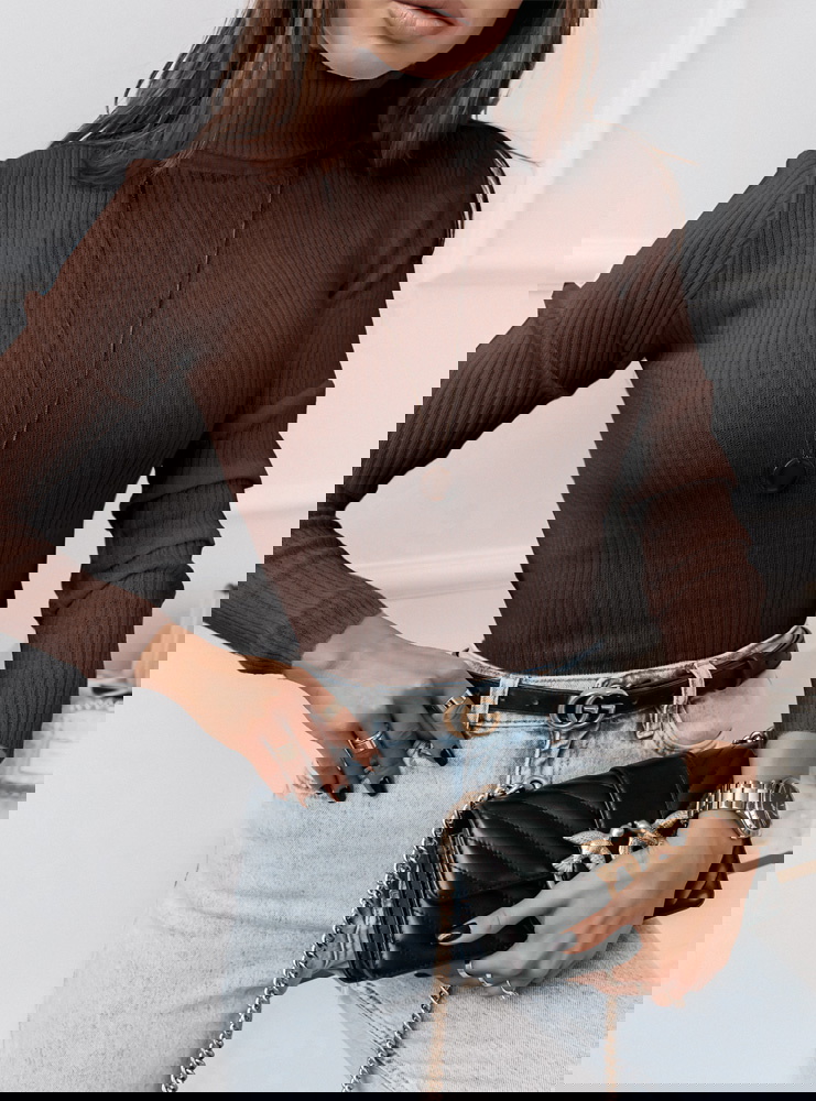 Sweter prążkowany z golfem Aila -...