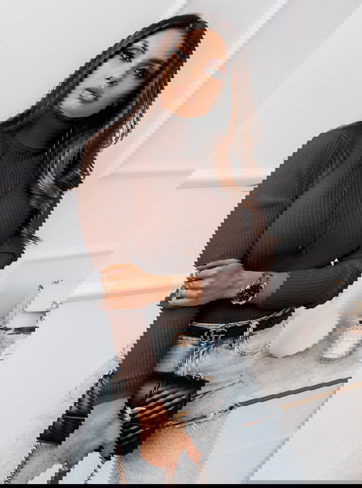 Sweter prążkowany z golfem Aila -...