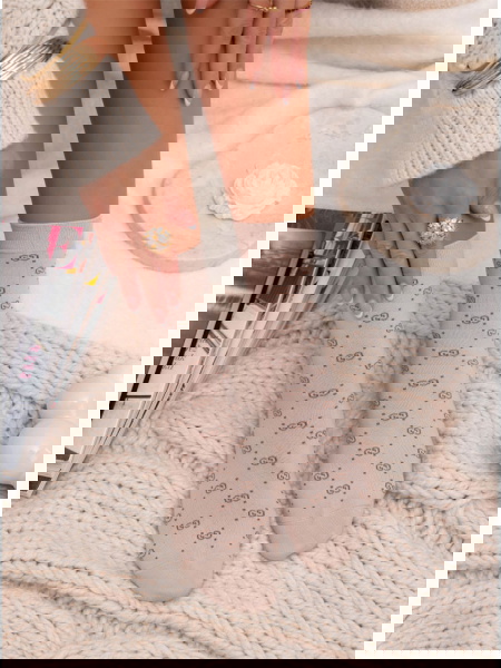 Beżowe skarpetki z ozdobnym... 2