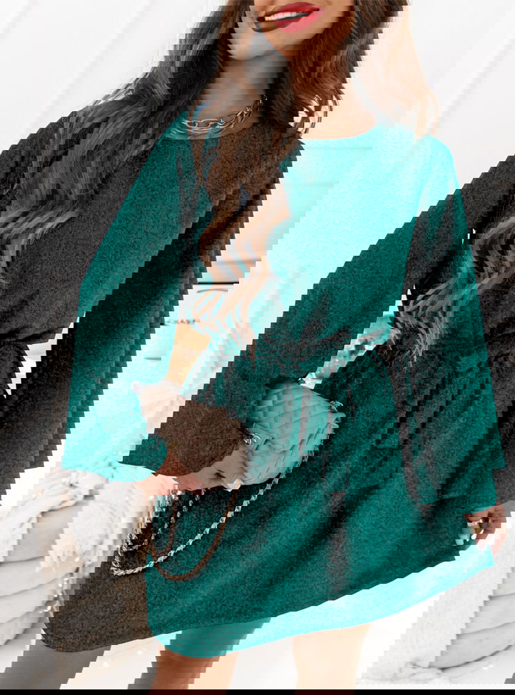 Trapezowa sukienka z błyszczącą nitką...