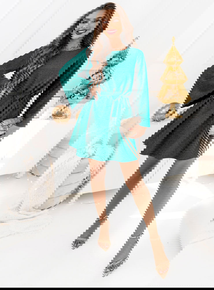 Trapezowa sukienka z błyszczącą nitką...